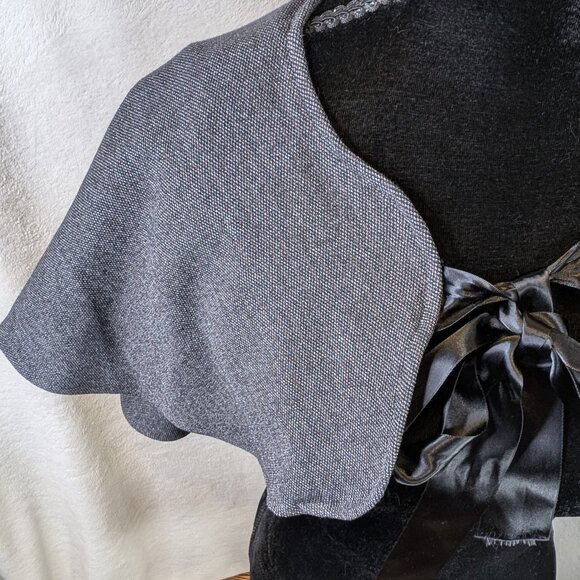 Loveholic Gray Collar with bow and sleeves Size Medium - Picture 3 of 3